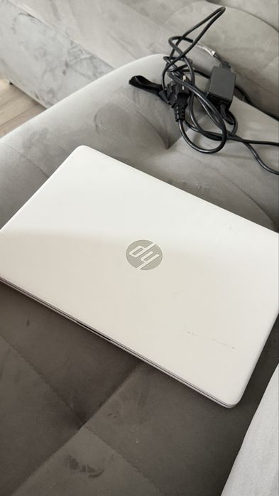 Laptop HP biały laptop