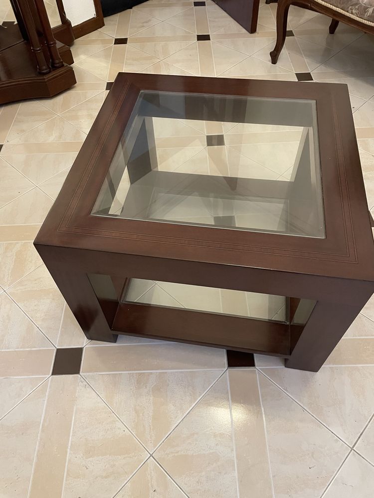 Mesa de Centro com Tampo de Vidro - Sala de Estar
