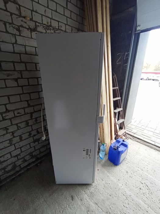 Продам якісну Морозильну камеру німецького бренду  BOSCH .