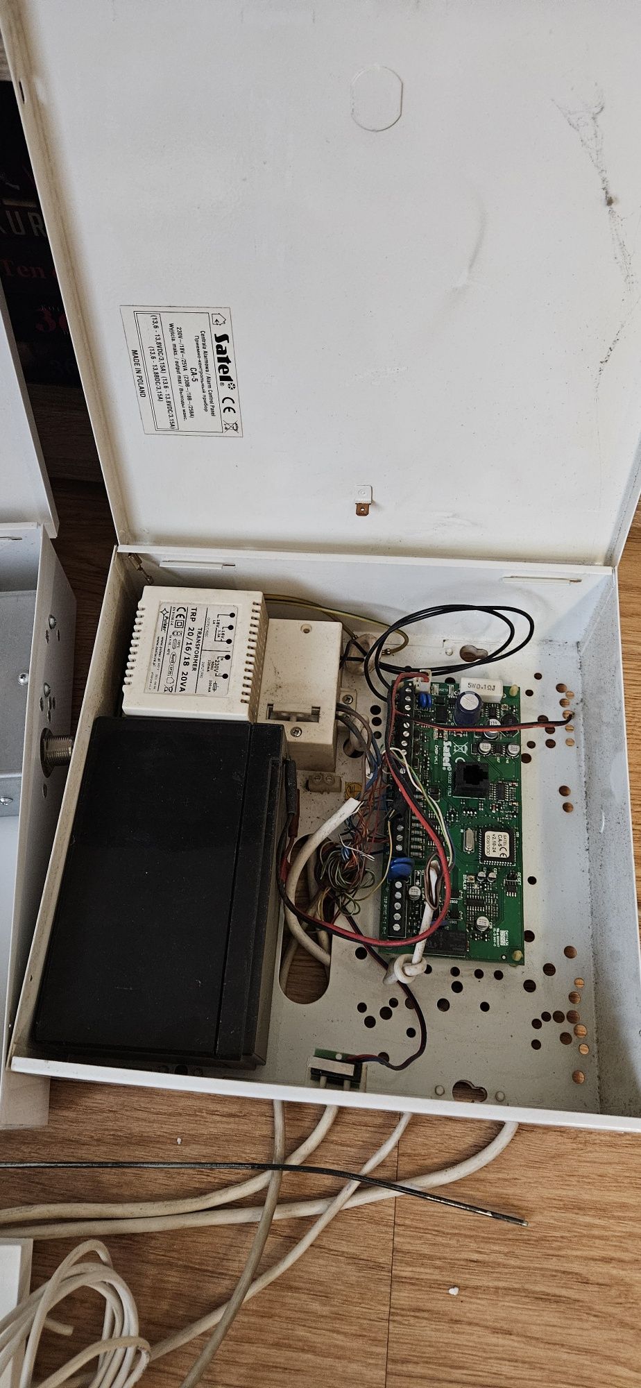 System alarmowy Satel z pilotem Alarm domowy