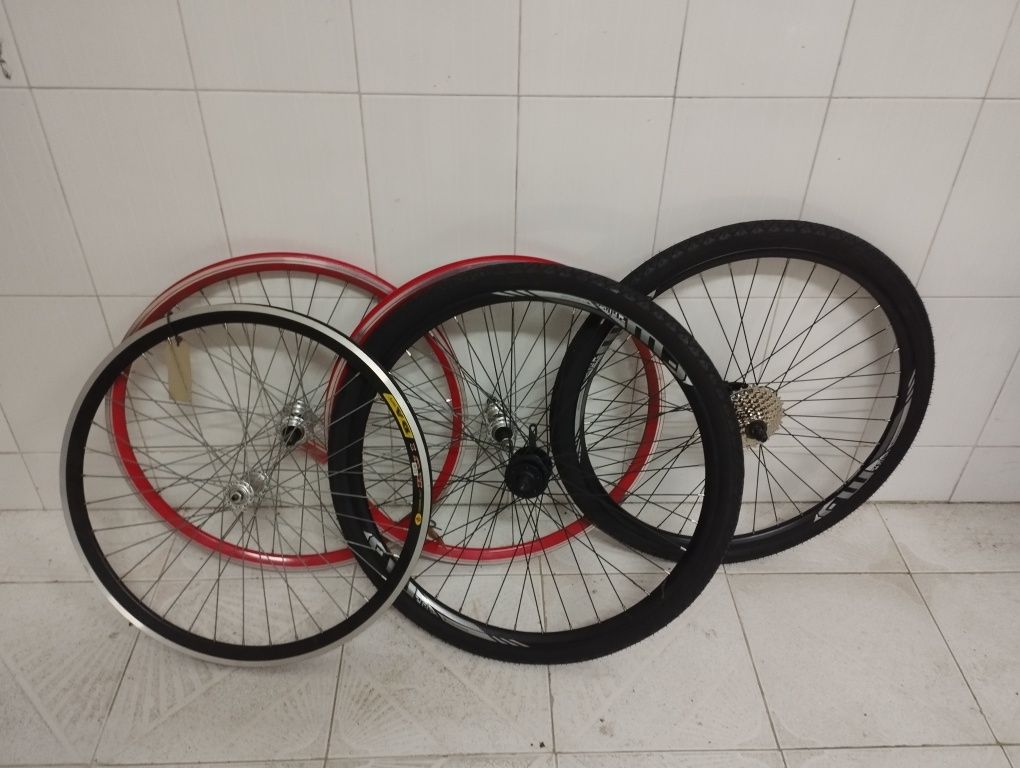 Rodas de bicicleta novas