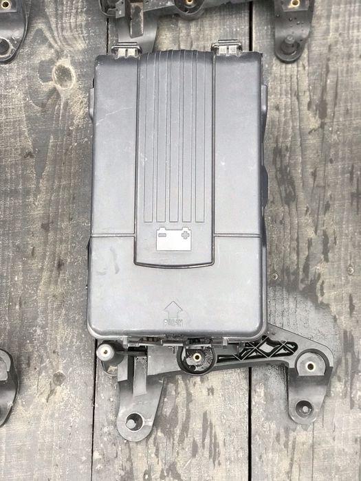 Корпус аккумулятора passat b6 skoda a5 jetta golf 5 touran caddy 3