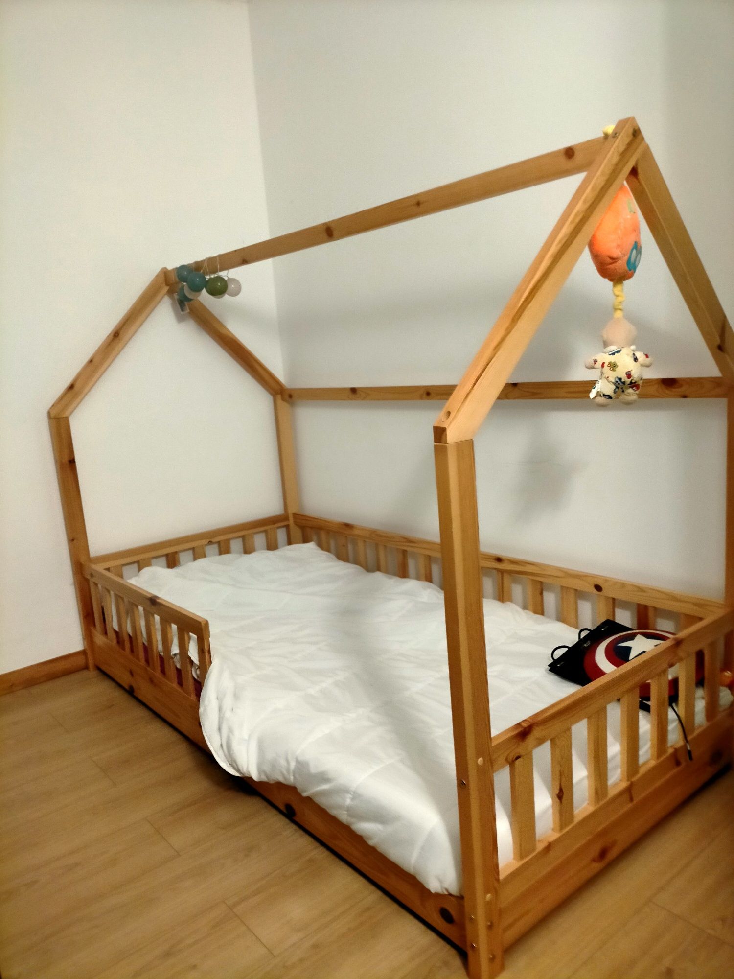 Cama de criança como nova