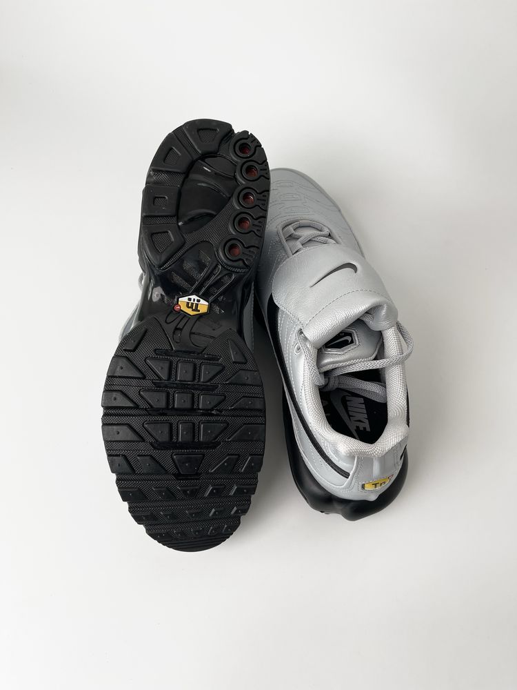 Оригинал Nike Air Max Plus Tiempo Wolf Gray Black (HM6850 001) найк тн