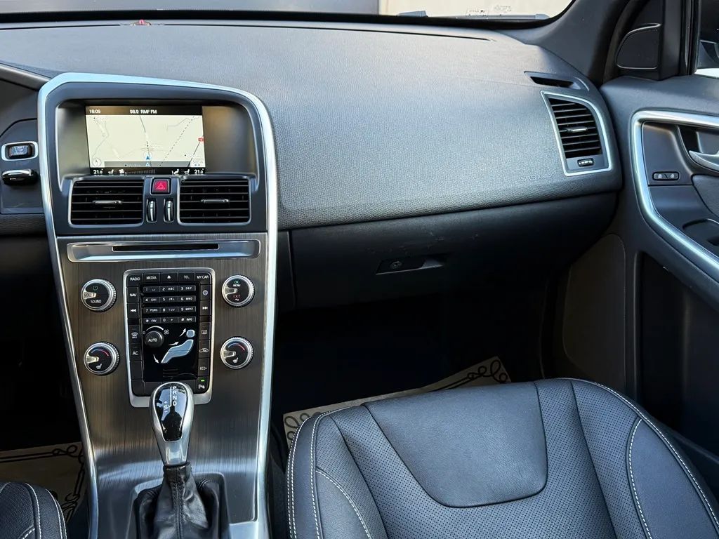 Volvo XC 60 NISKI PRZEBIEG ! D4 181ps ! XENON ! Skóra ! Automat ! Maxx