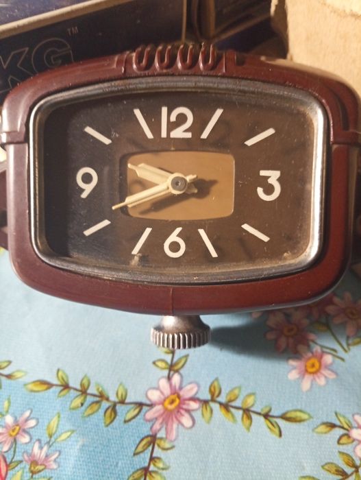 Часы Москвич 403,407.