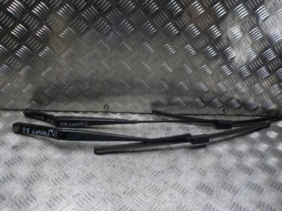 VOLKSWAGEN PASSAT B6 RAMIONA WYCIERACZEK PRZÓD EU