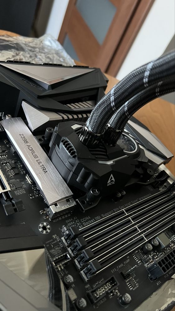 Zestaw procesor I7 9700k płyta Aorus z390 ultra chłodzenie wodne 420