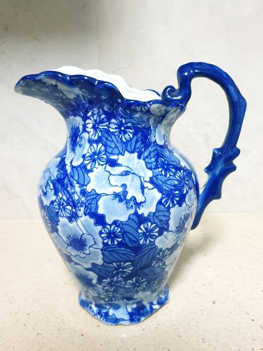 Lindo antigo jarro com floral azul em cerâmica inglesa