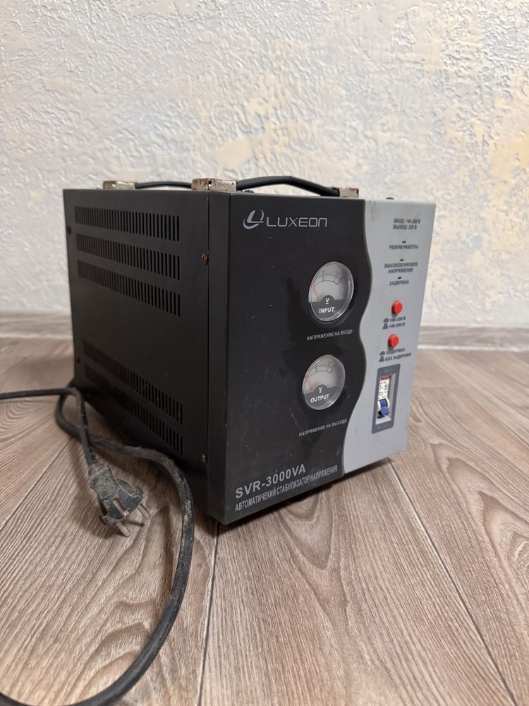 Автоматический стабилизатор напряжения Luxeon SVR-3000