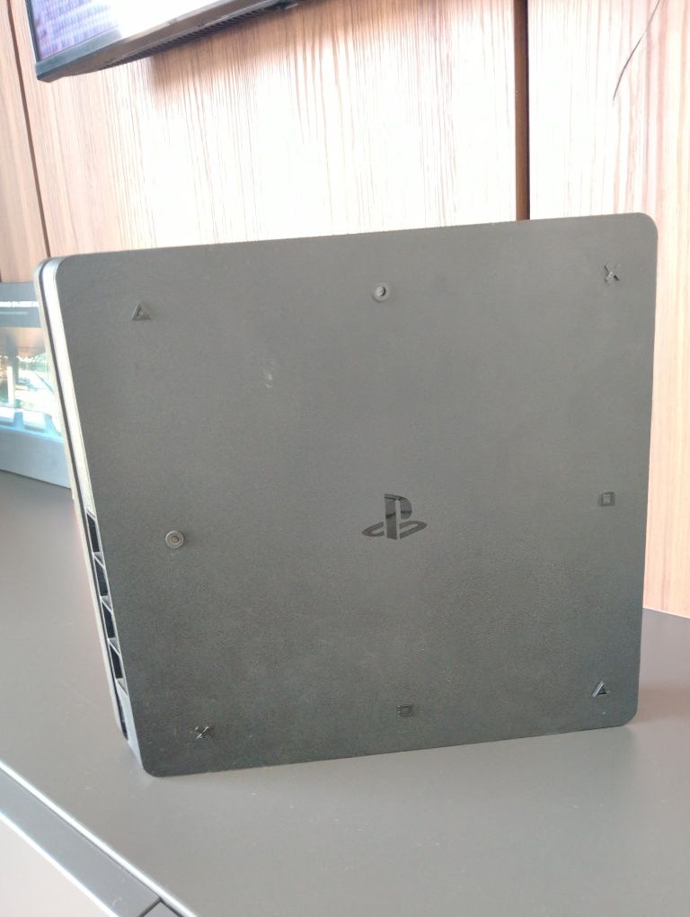 Ps 4 Slim 1 tb  в хорошому стані без пошкоджень + 2 геймпади
