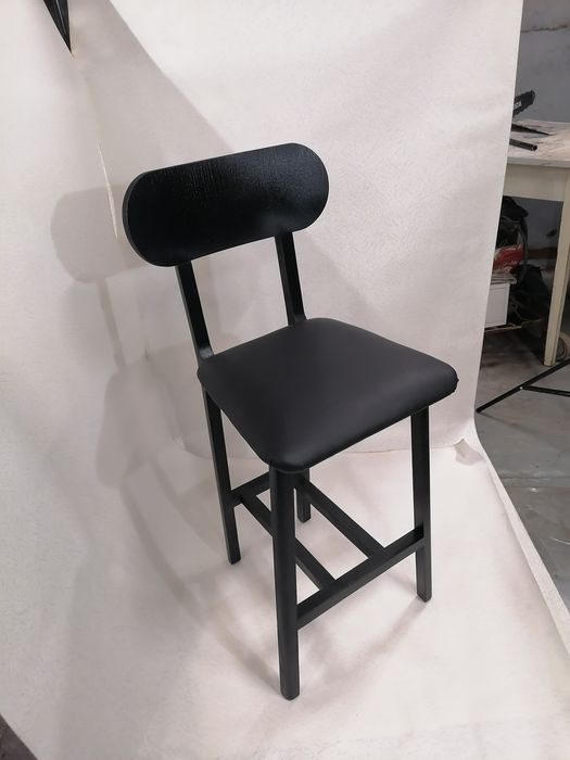 Продаст стул барный черного цвета, возможны варианты, в наличии 20 шг
