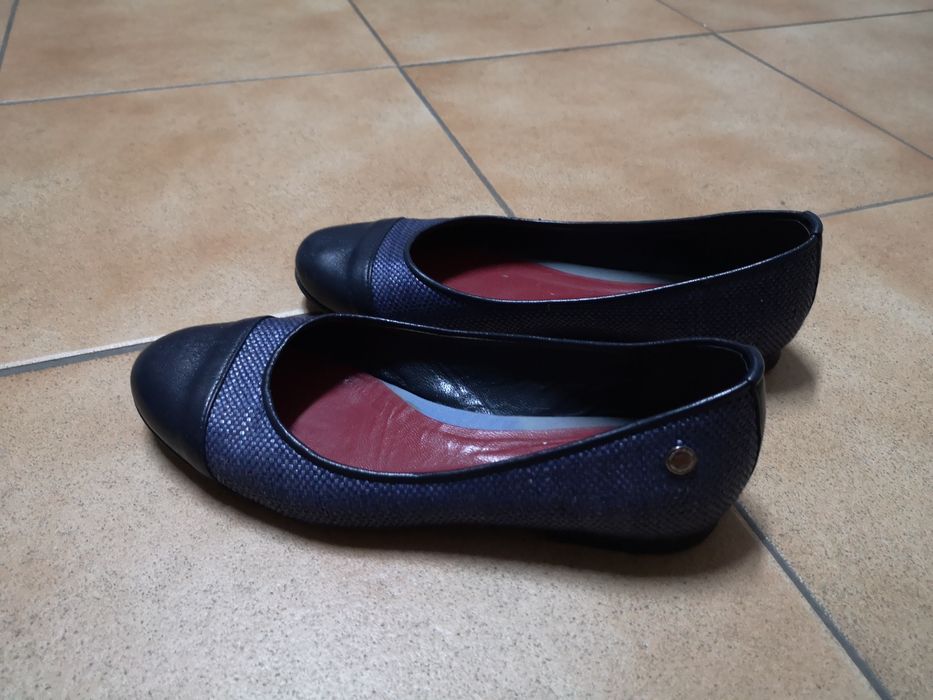 Sapatos da marca "Tommy Hilfiger", tamanho 37.