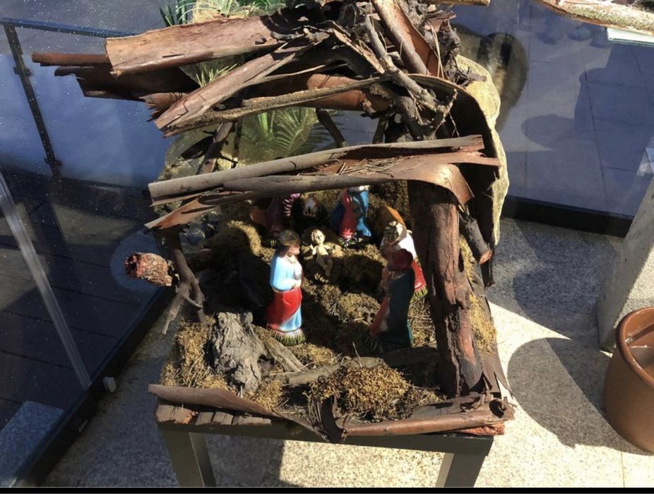 Presépio com figuras decorativas