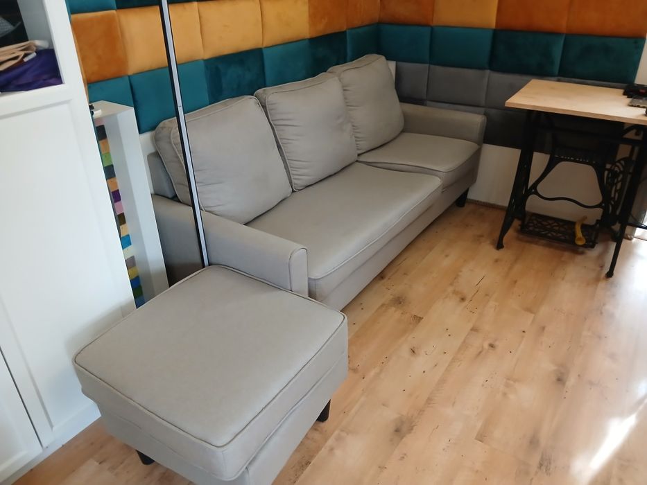 Sofa nierozkladana plus pufa .