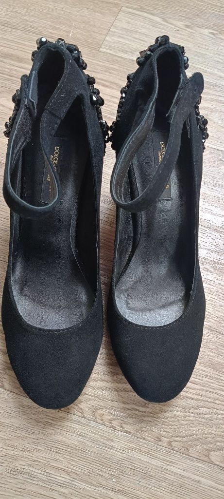 Czarne buty zamszowe, koraliki na obcasie,  Dolce&Gabbana