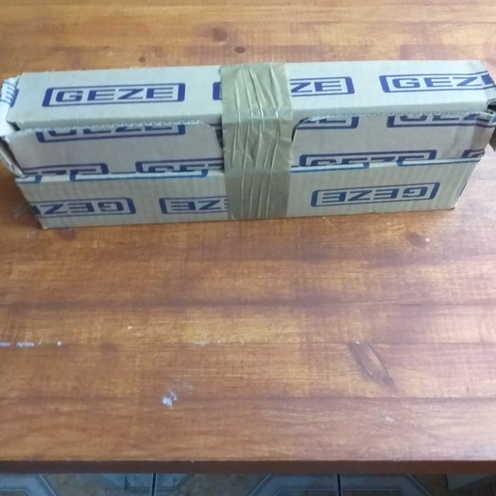 Samozamykacz  GEZE TS4000 z ramieniem - kolor szary