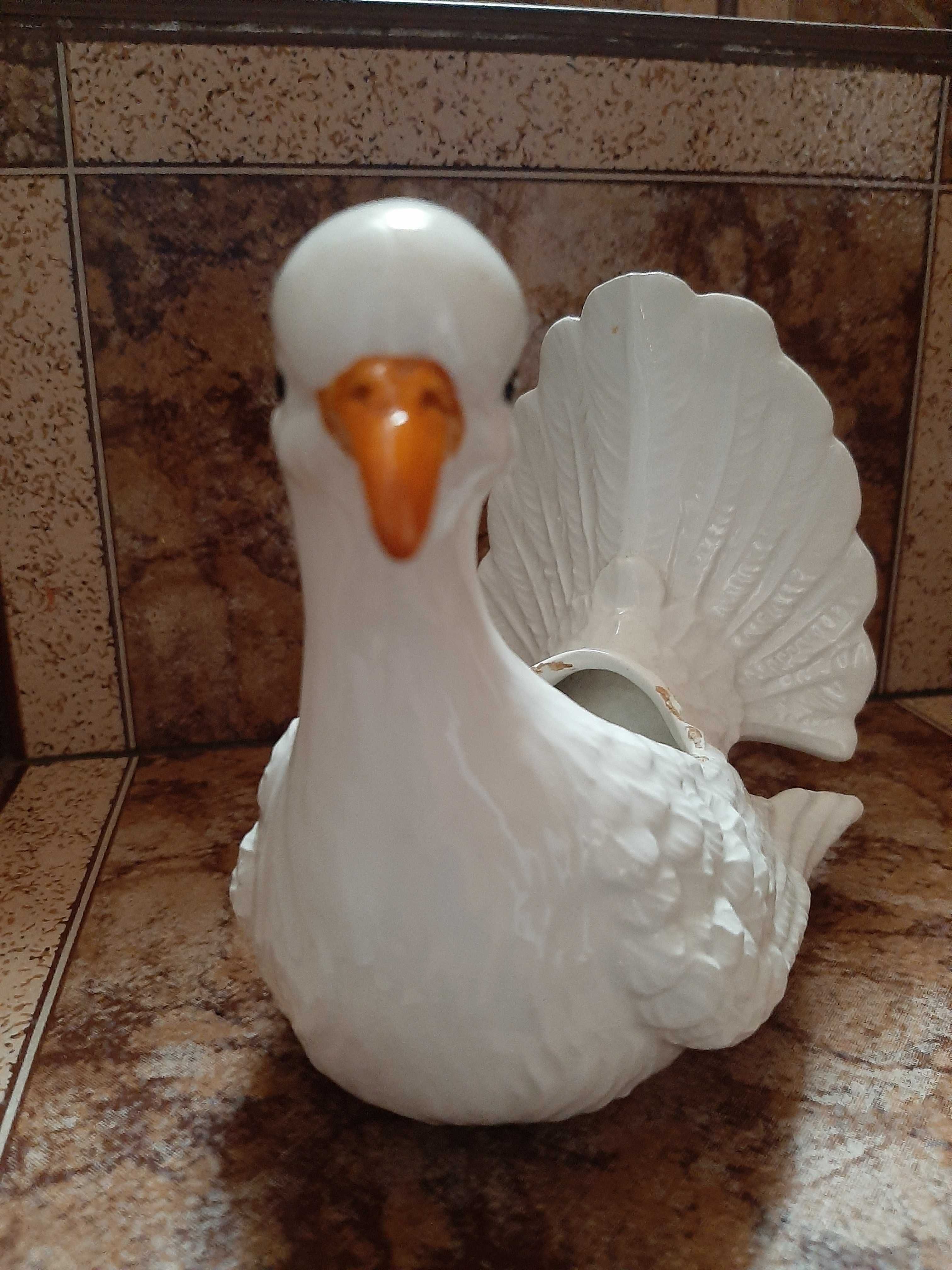 Porcelanowa figurka wazonik gołąb