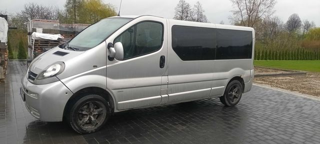 Vivaro 9 osobowe