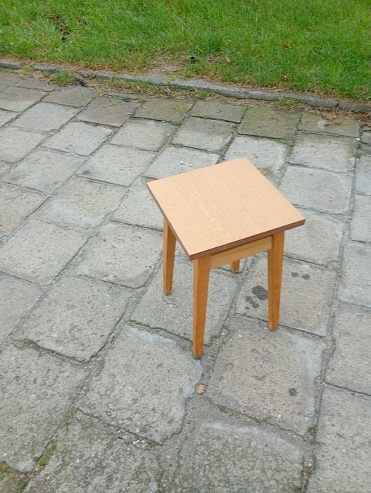 Taboret stołek drewniany