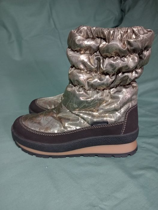 Дуті чоботи бренду Antarctica.