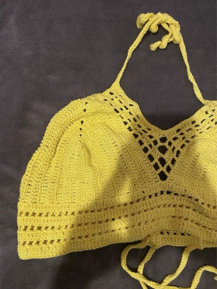 Top de renda amarelo