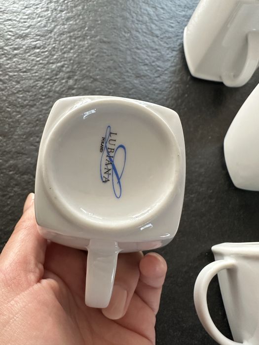 Bialy maly mlecznik dzbanuszek na mleko Lubiana