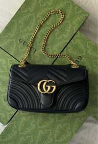 Czarna torebka Gucci GG Marmont