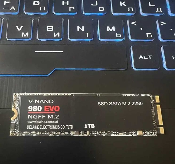 SSD M.2 NVMe та SATA (1-4TB)
