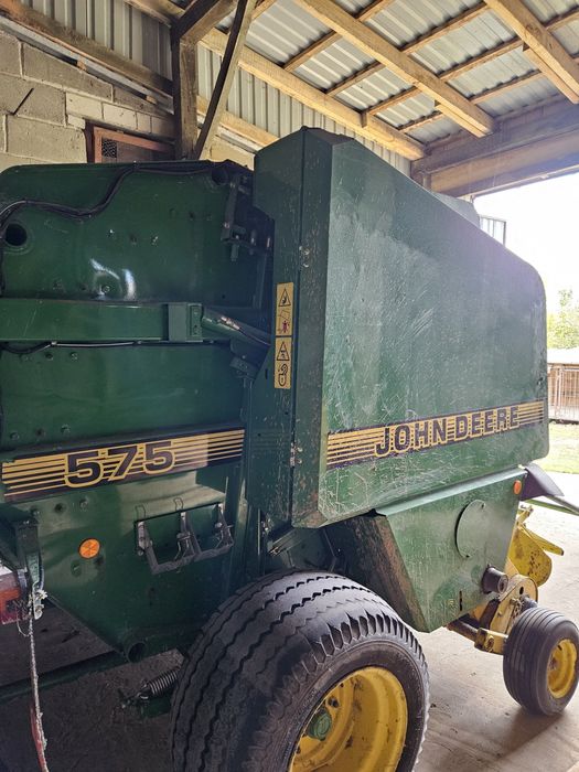 Prasa John Deere 575