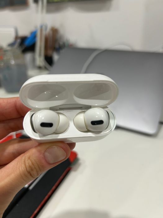 AirPods Pro Apple