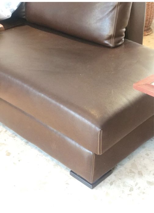 Sofa em pele com chaise longue