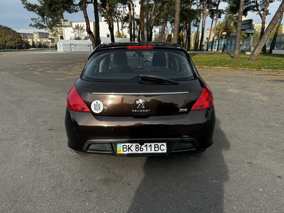 Peugeot 308 2012 року