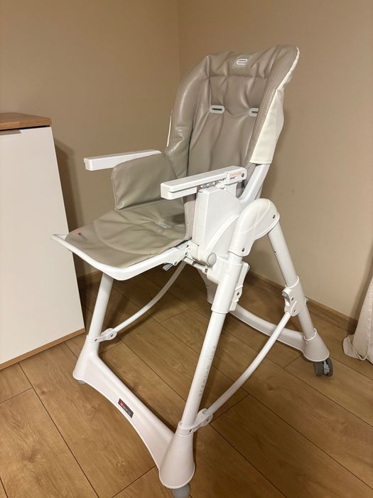 Krzesełko do karmienia Espiro Mokka Premium Line.