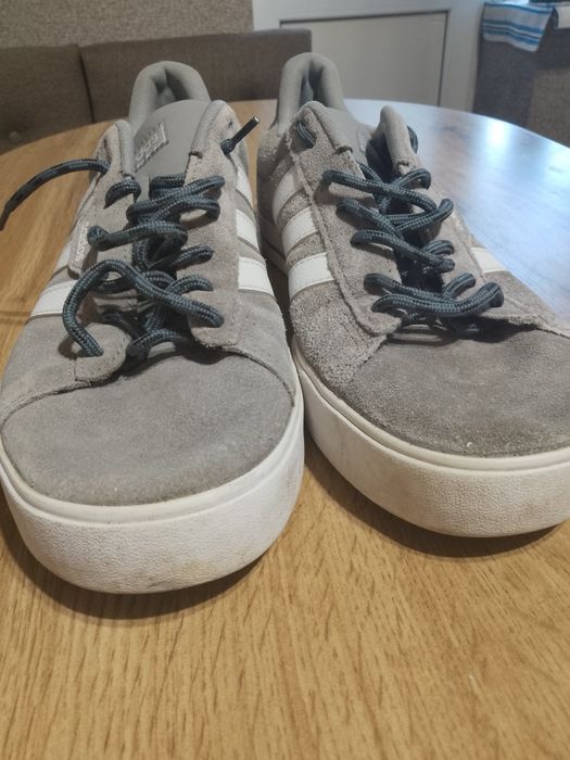 Adidas в гарному стані 43 розмір