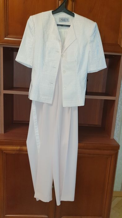 Жіночий костюм літній