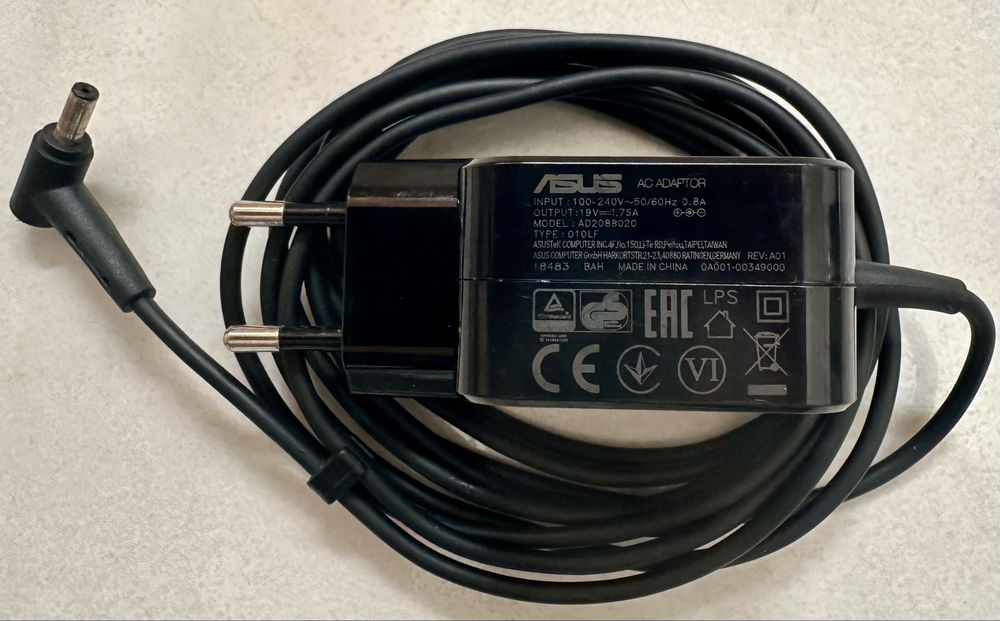 PC Portátil ASUS E406M avariado, para reparar ou para peças! Só 50€