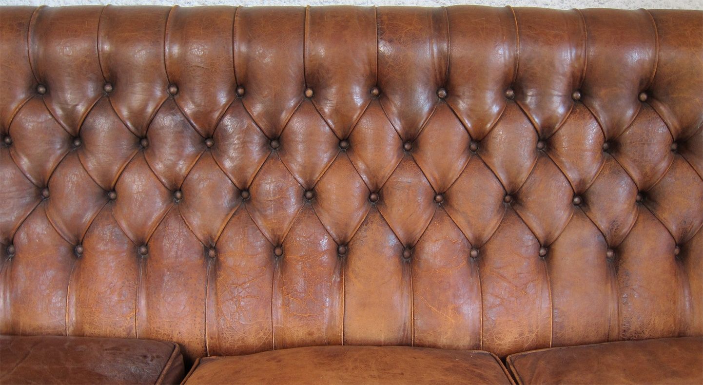 Sofa tipo chesterfield