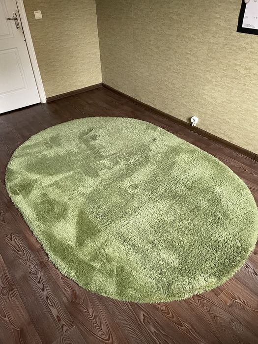 Килим овальний зелений, м’який високий ворс. Килим травка