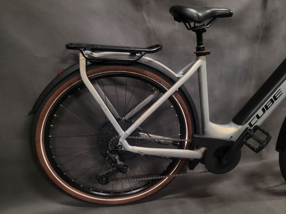 Rower elektryczny Cube Touring Hybrid 625 PRO_ Shimano_ Bosch Smart