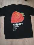Stussy czarna koszulka z nadrukiem truskawkowym Nowy model rozmiar M