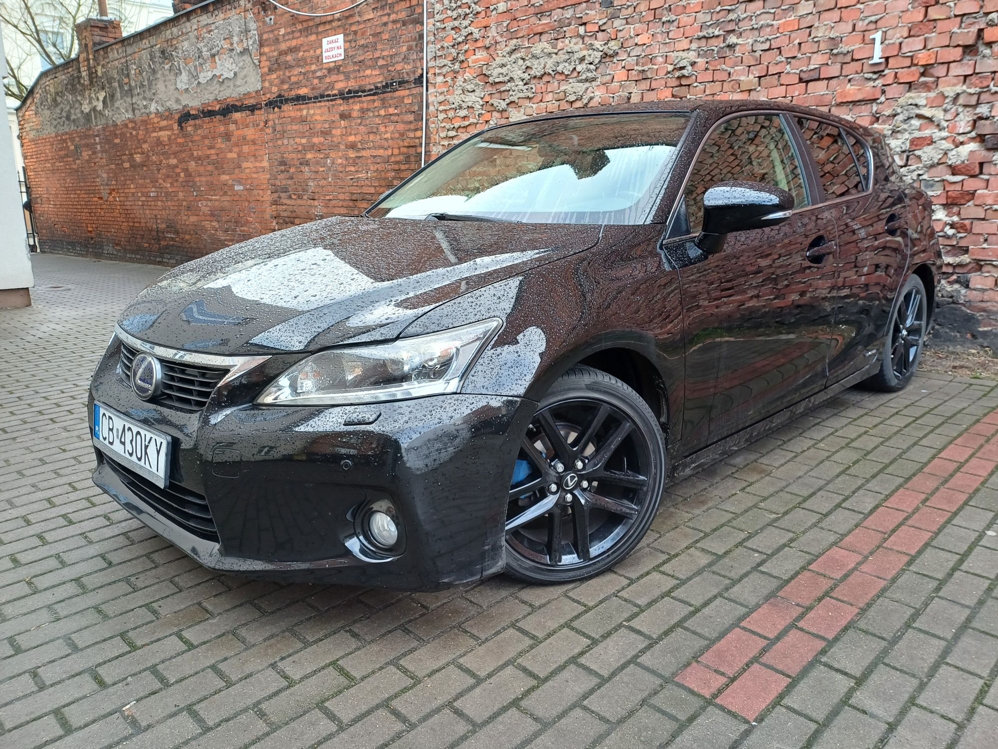 Lexus CT200h hybrid 2013