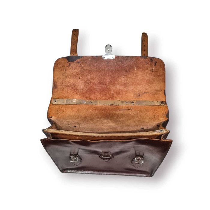 Pasta Executiva Vintage em Couro Castanho – Fecho Metálico