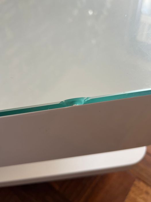 Mesa de centro com uso de 5 meses em bom estado