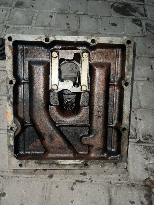 Продам кришку коробки передач з ричагом посередені до трактора МТЗ 80