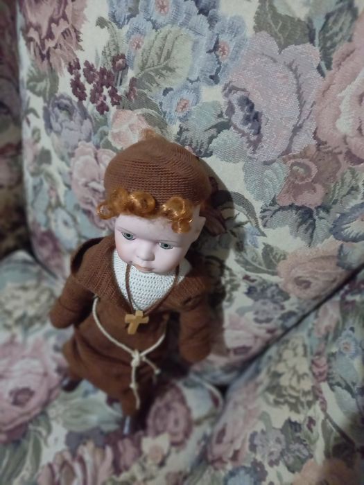 Boneco vestido de frade