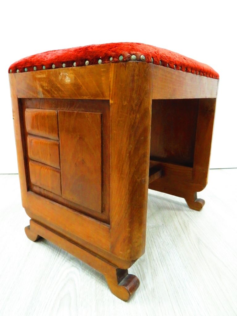 Banqueta ao estilo Art Nouveau.