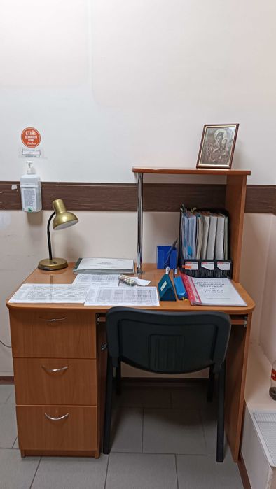 Стіл комп'ютерний