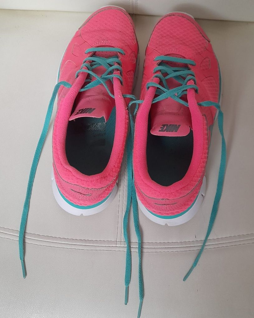 Damskie buty do biegania Nike Flex 40