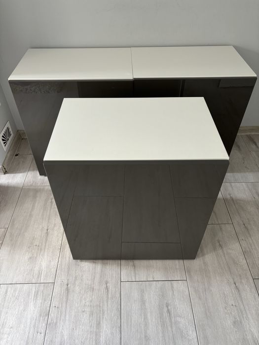 3 szafki IKEA BESTA z górnym szklanym panelem